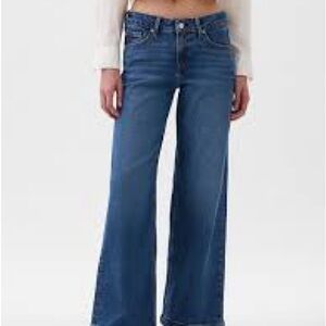 GAP Low Rise Wide Leg Jeans